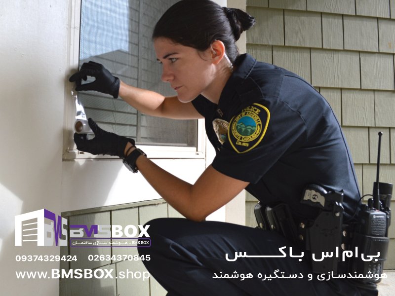 ادم دستکاری وسایل تا امدن پلیس